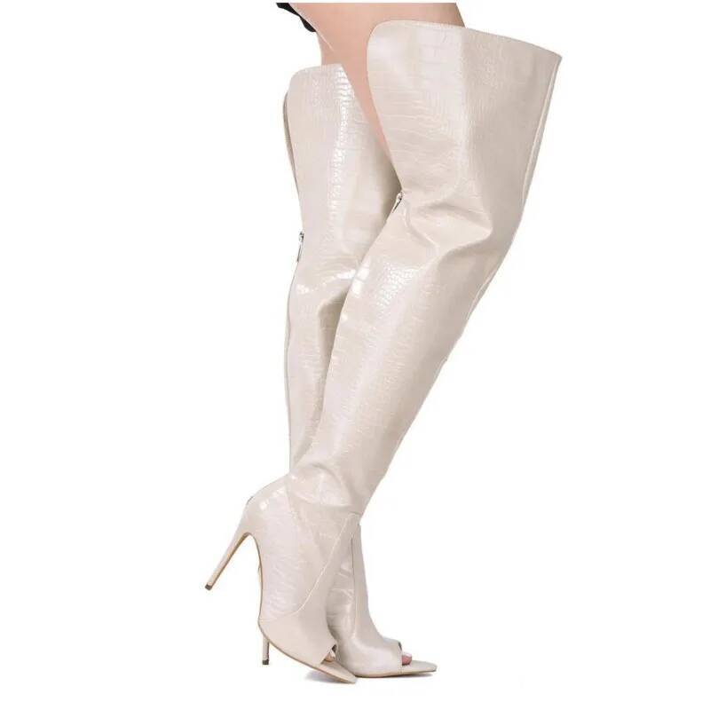 Women'S Fashion Trends Autumn 2025 - Stiletto salto alto sobre o joelho
