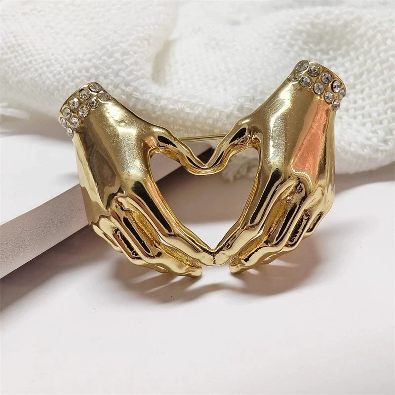 Broches Elegantes e Simples de - Women Fashion Pose avaliação e preço